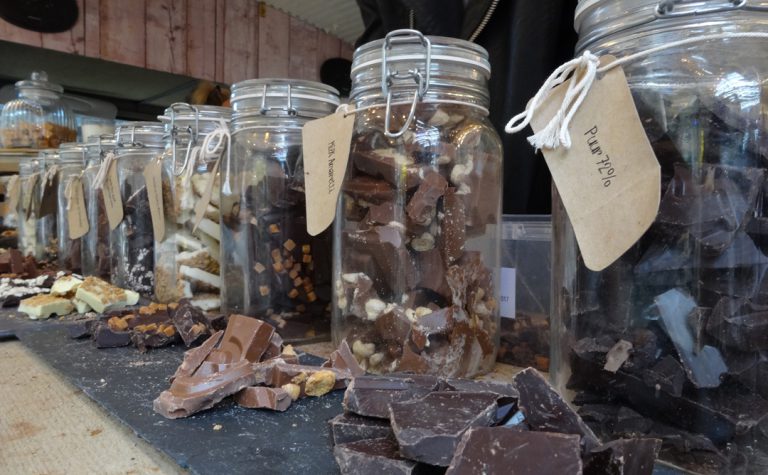 Foodtruck festival Rrrollend Vlissingen - Plog ZeeuwsenZO- Stukjes chocolade proeven