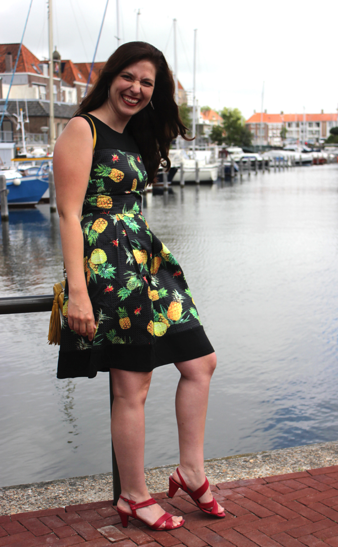 Fashion Lifestyle Outfit Blog Post - Ananas Jurk Smashed Lemon Tas Essentiel Antwerp