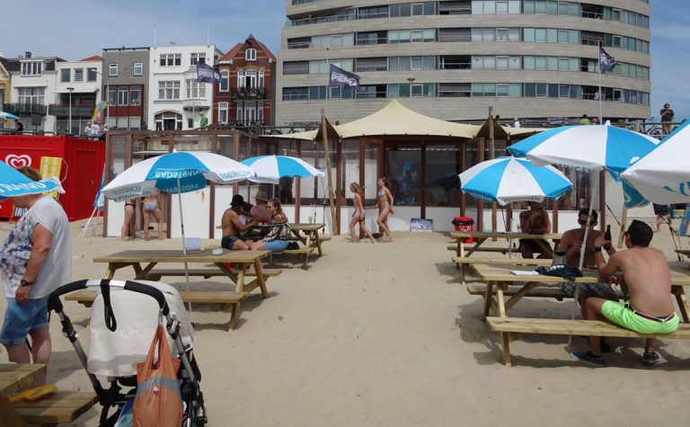 Pier 7: Zandpaviljoen op het badstrand van Vlissingen
