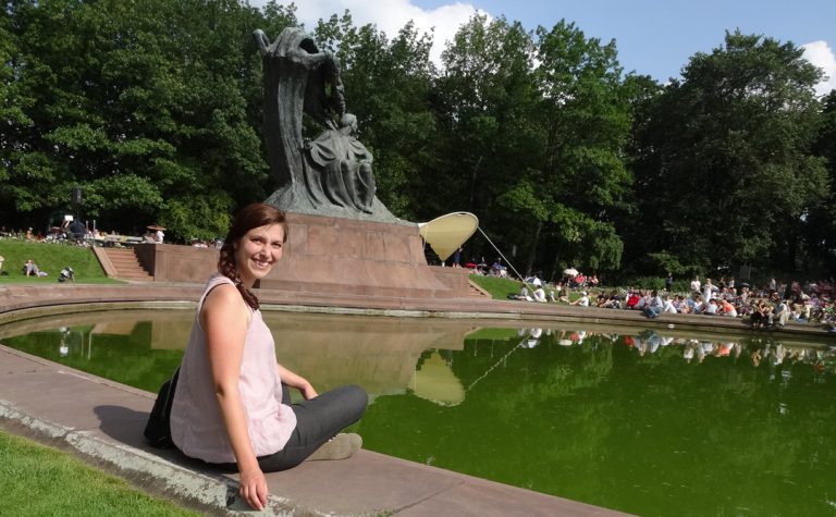 Klassiek concert bij het Chopin monument in Warschau Lazienki Park